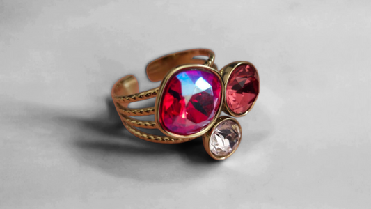 Bague trilogie SUBLIMA ajustable composée de trois cristaux Swarovski