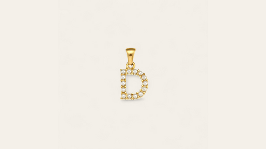 Charm Lettre "D"  avec perles Nacrées, doré ( chaine offerte )